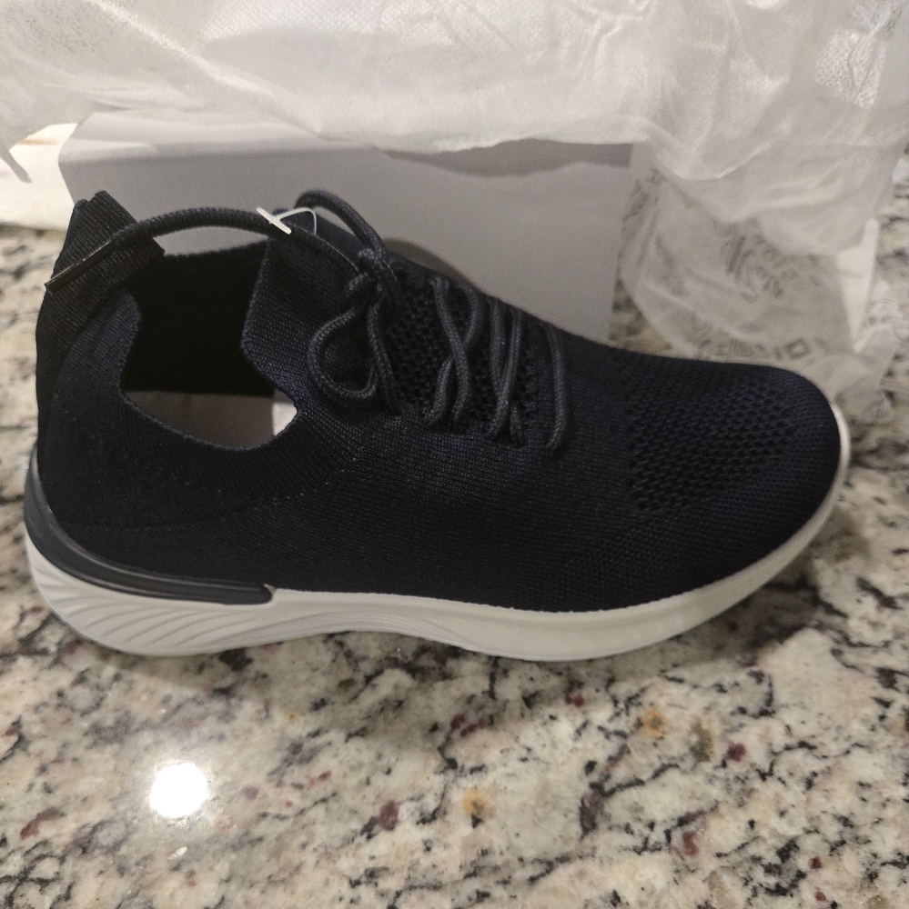 NIB Mata stretch slip on sneakers